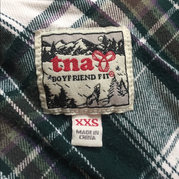 TNA (Aritzia) Boyfriend Fit Button-Down Flannel - Picture 4 of 5